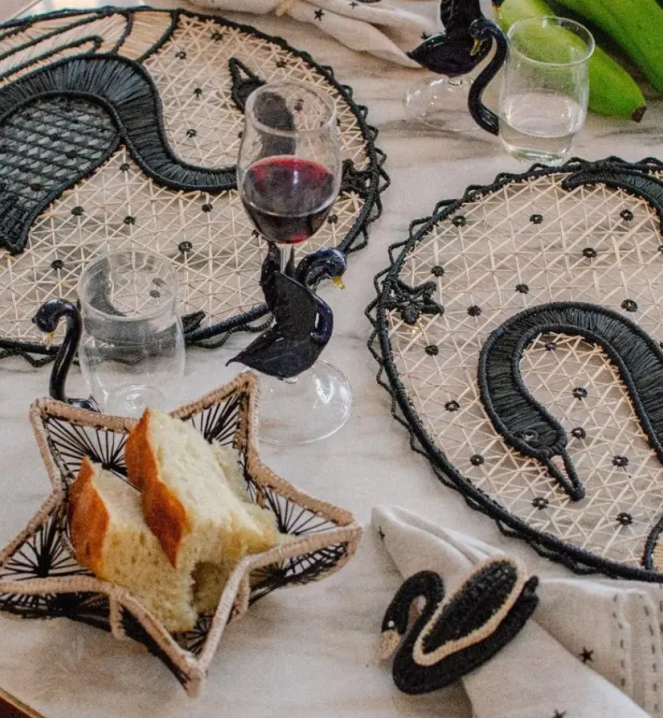 Placemats|Bizatino Collection*Mercedes Salazar Black Swan Placemats Set of 2